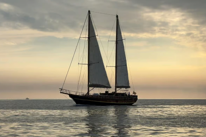 Goleta Aphrodite Sunset Morro Jable